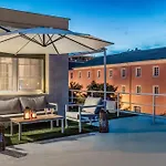 Old Fortress View Roof Top Apartment By Konnect
